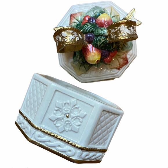 Fitz and Floyd China 1996 Handpainted Snowflakes Fruit Covered Dish - Picture 10 of 10